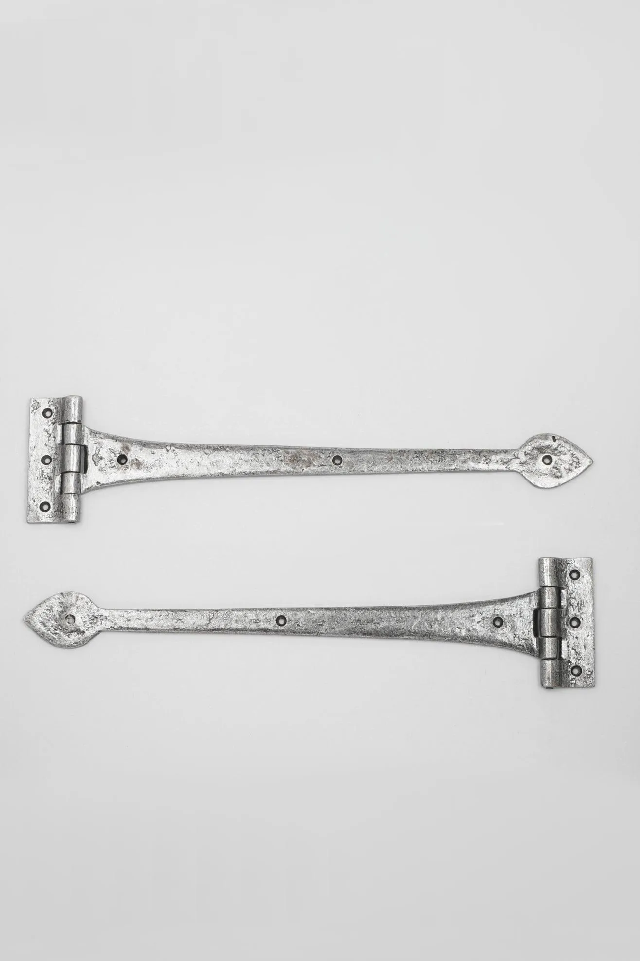 18" Gothic Tee Door Hinge Pair in Pewter Finish