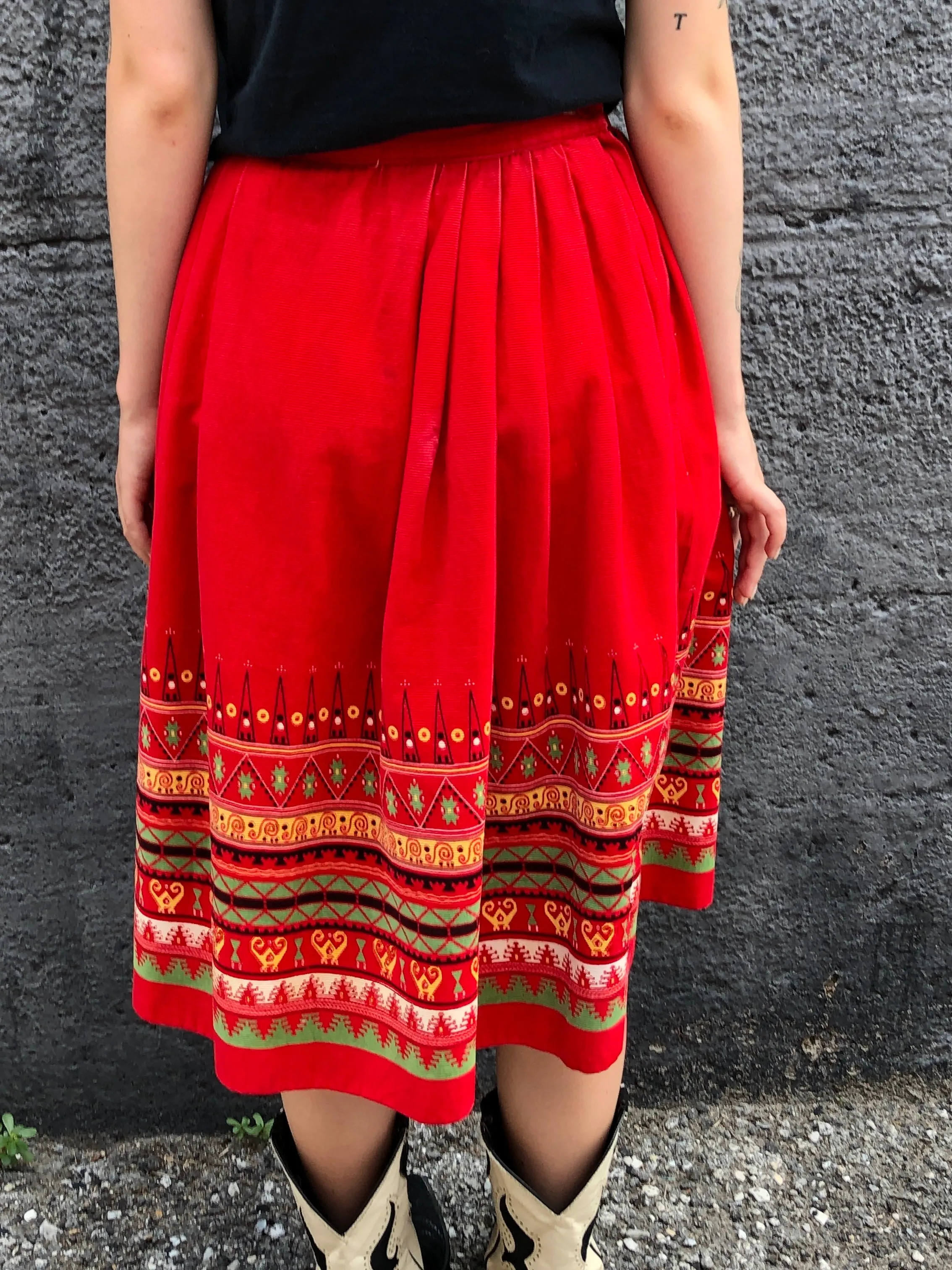 1950s Red Corduroy Design Hem Skirt        W27