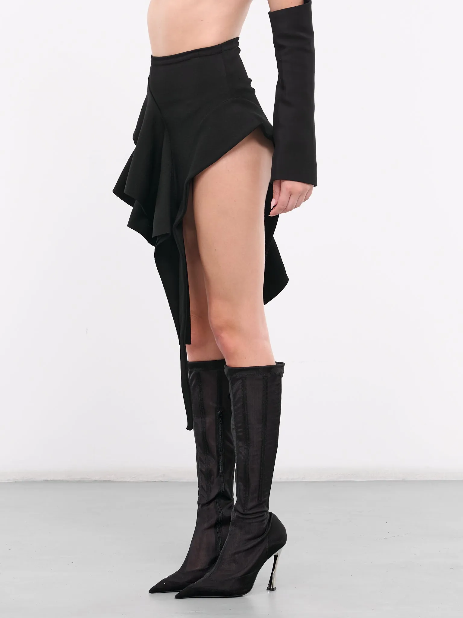 Asymmetric Knit Skirt (24S2JU05321112-BLACK)