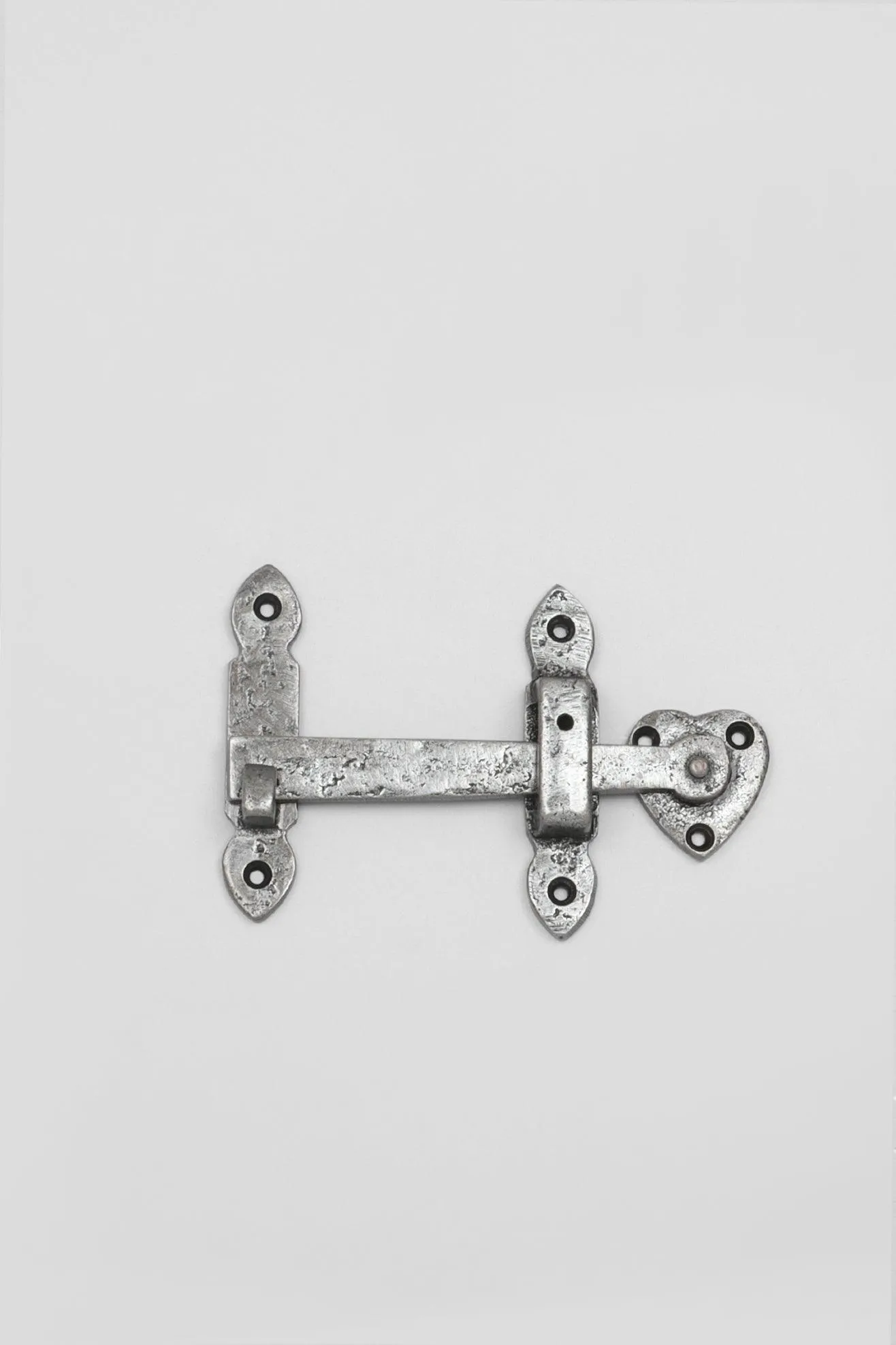 Pack of 18" Gothic Tee Hinge Pair and Heavy Thumb Door Latch in Pewter Finish