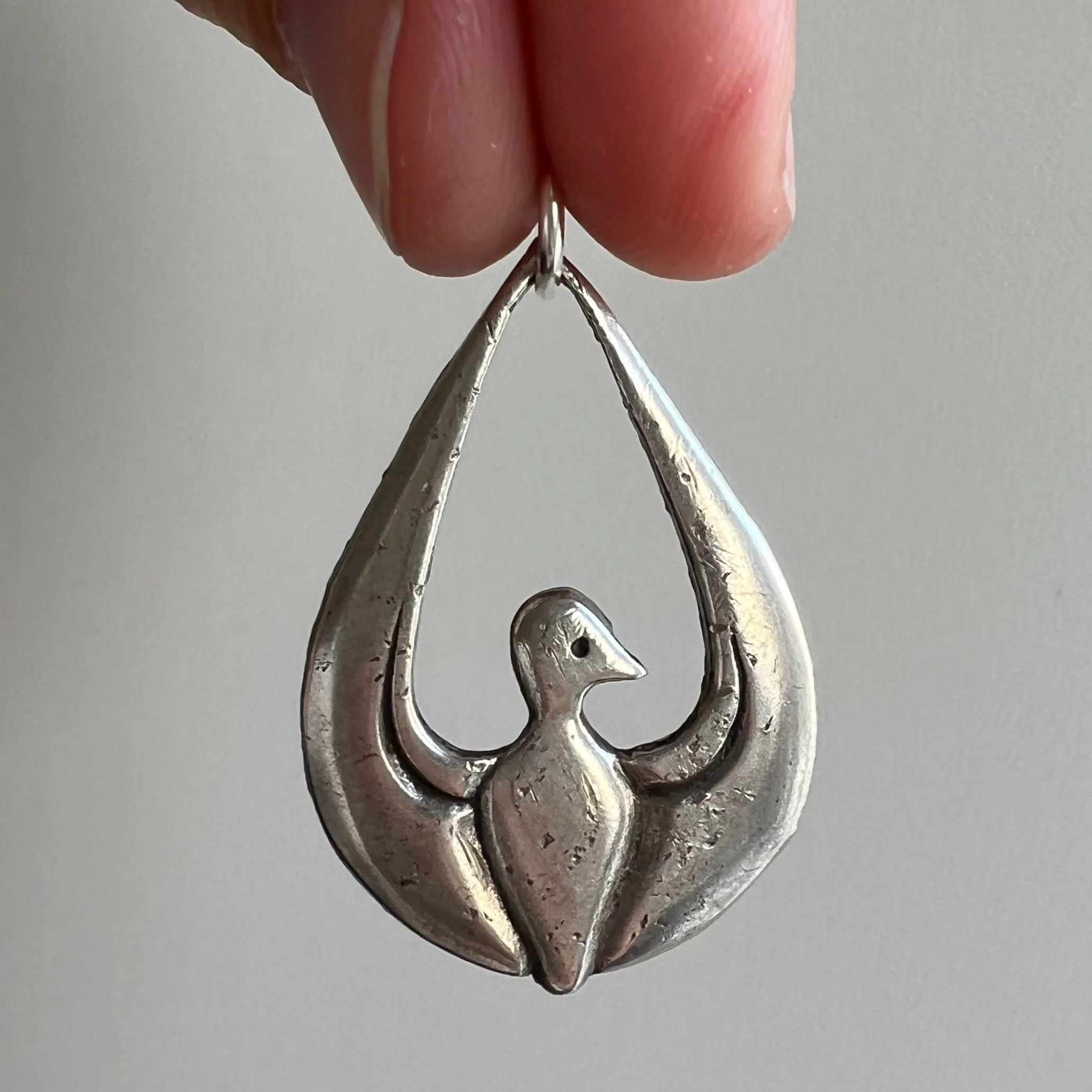 V I N T A G E // elegant flight / sterling silver bird / a pendant