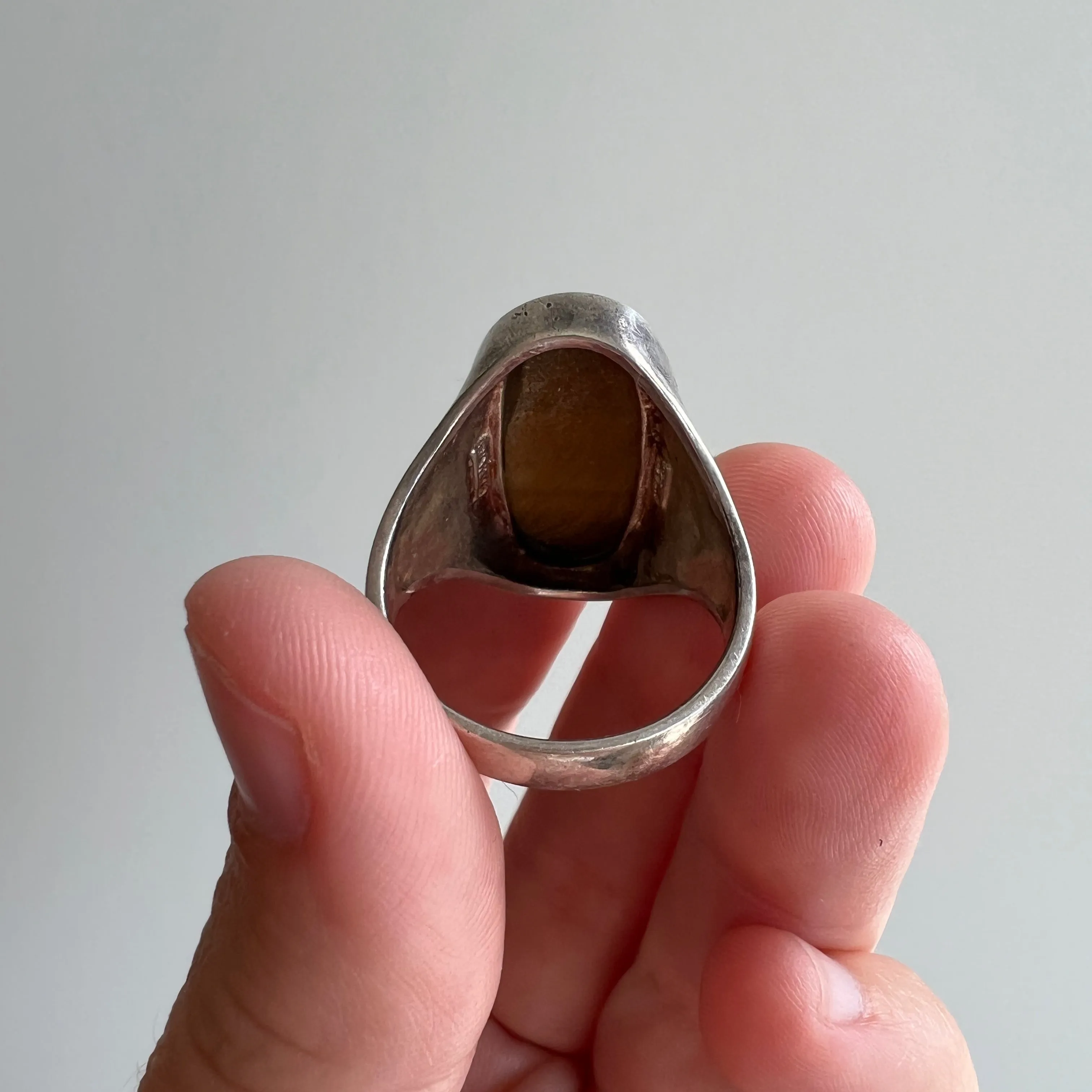 V I N T A G E // full finger shimmer / sterling silver and tigers eye oval signet ring / size 10